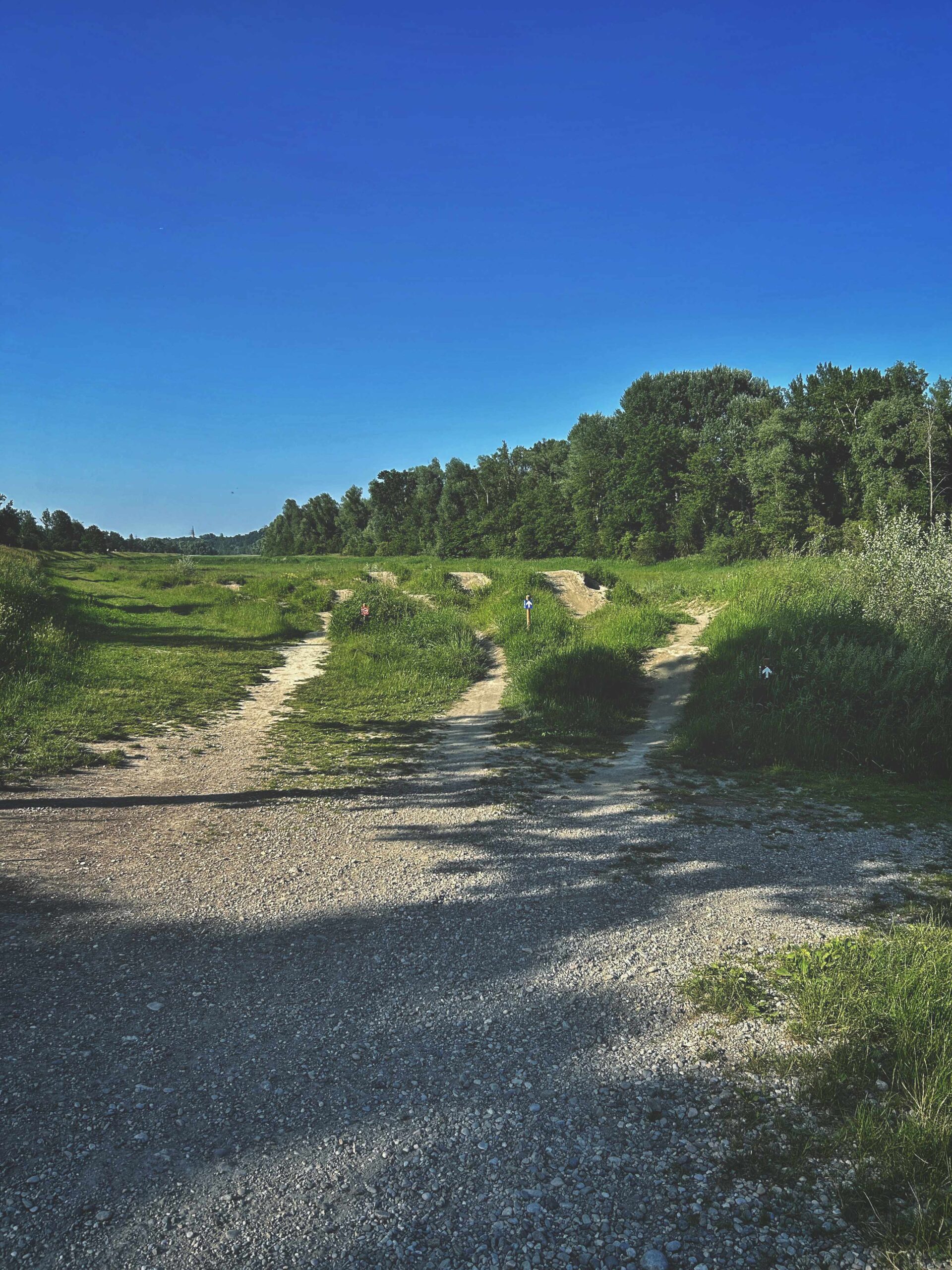 Anfahrt der Dirtjumps am Inndamm